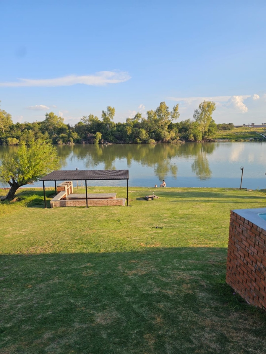5 Bedroom Property for Sale in Bloemhof North West